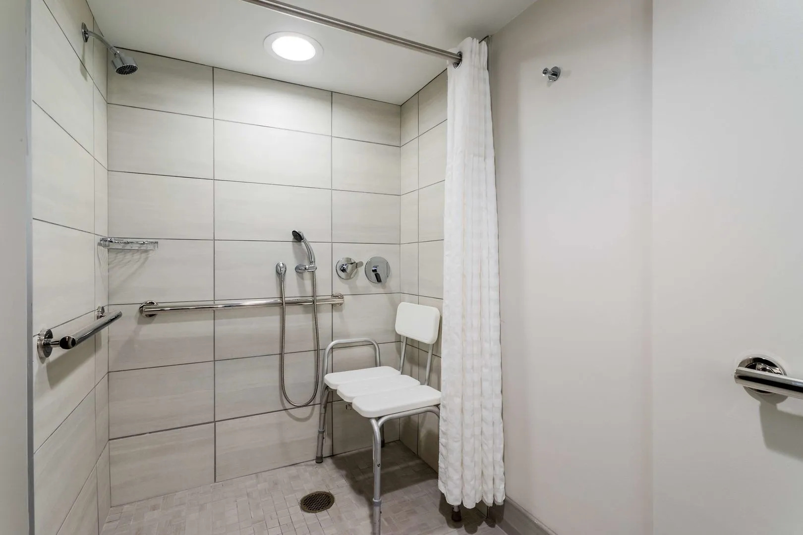 Foto - Embassy Suites by Hilton Tampa USF Near Busch Gardens