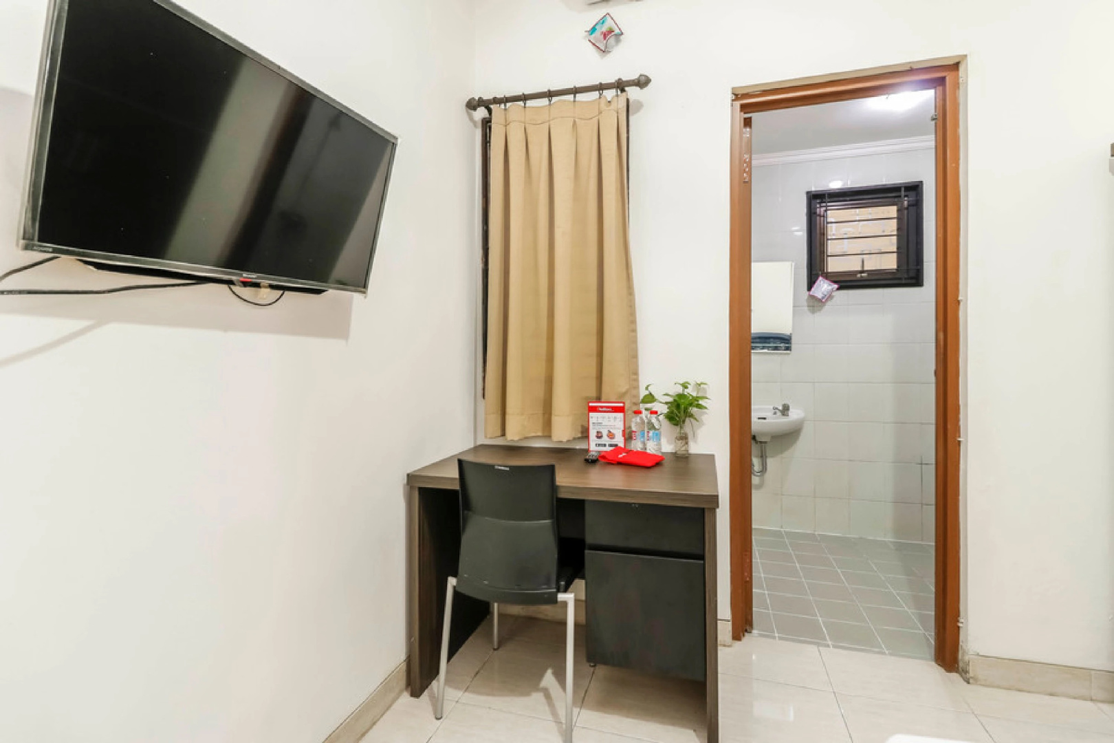Foto - RedDoorz Plus near Trisakti University