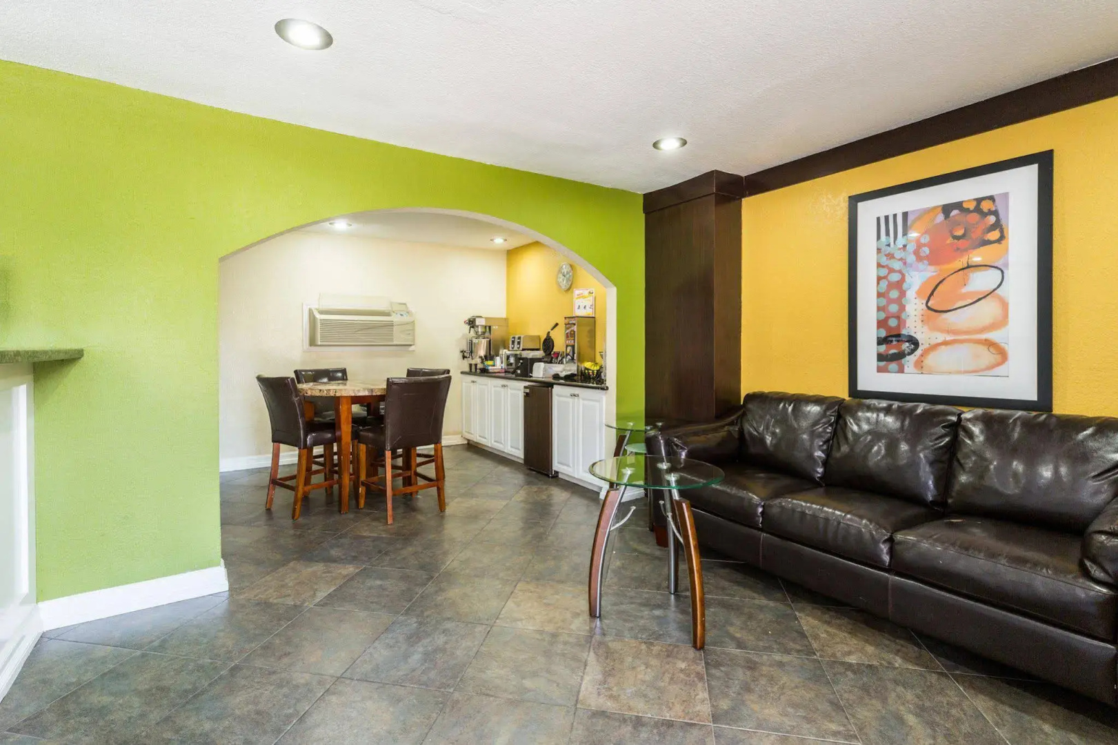 Photo - Rodeway Inn & Suites