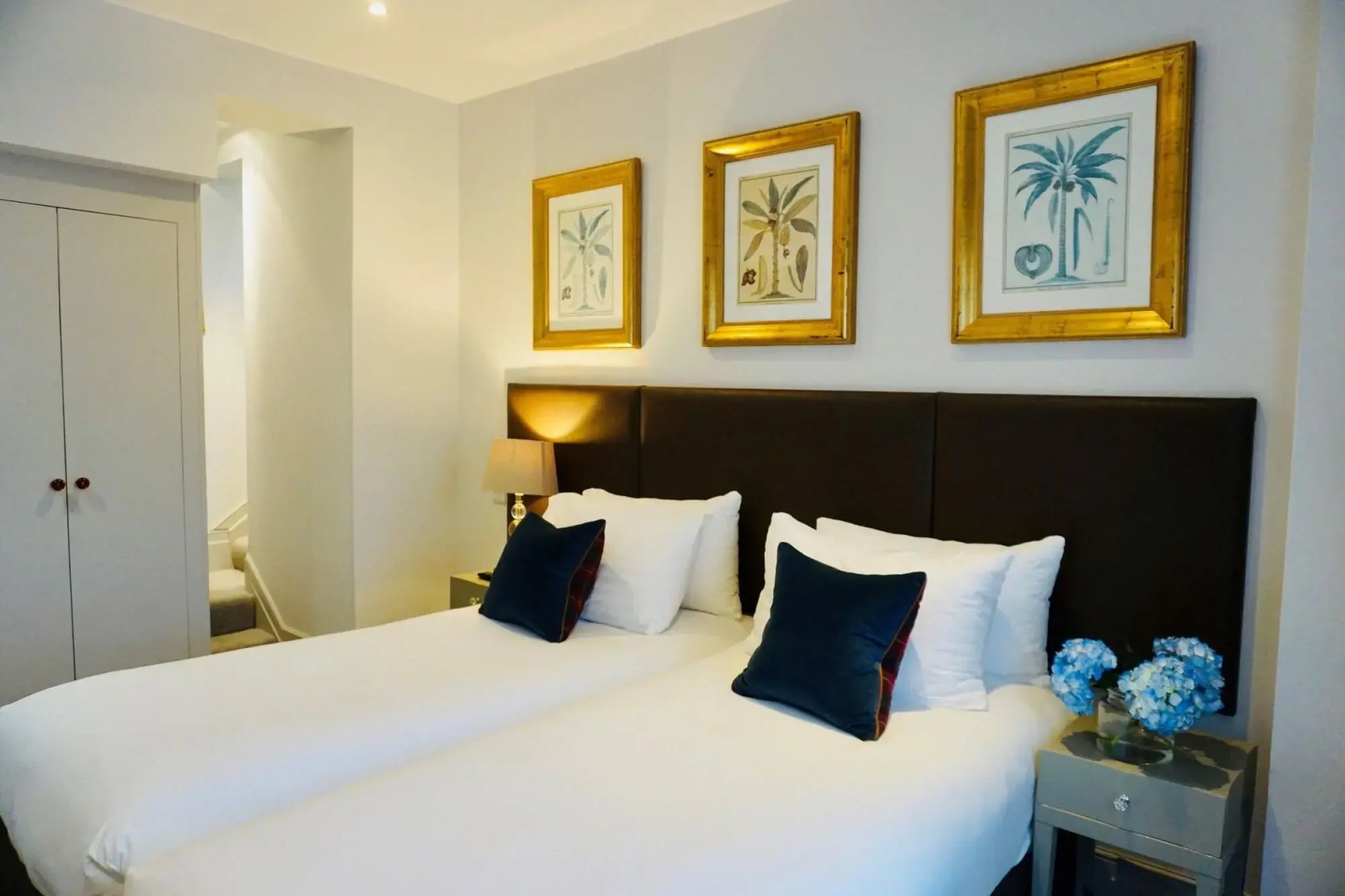 Photo - The Tophams Hotel