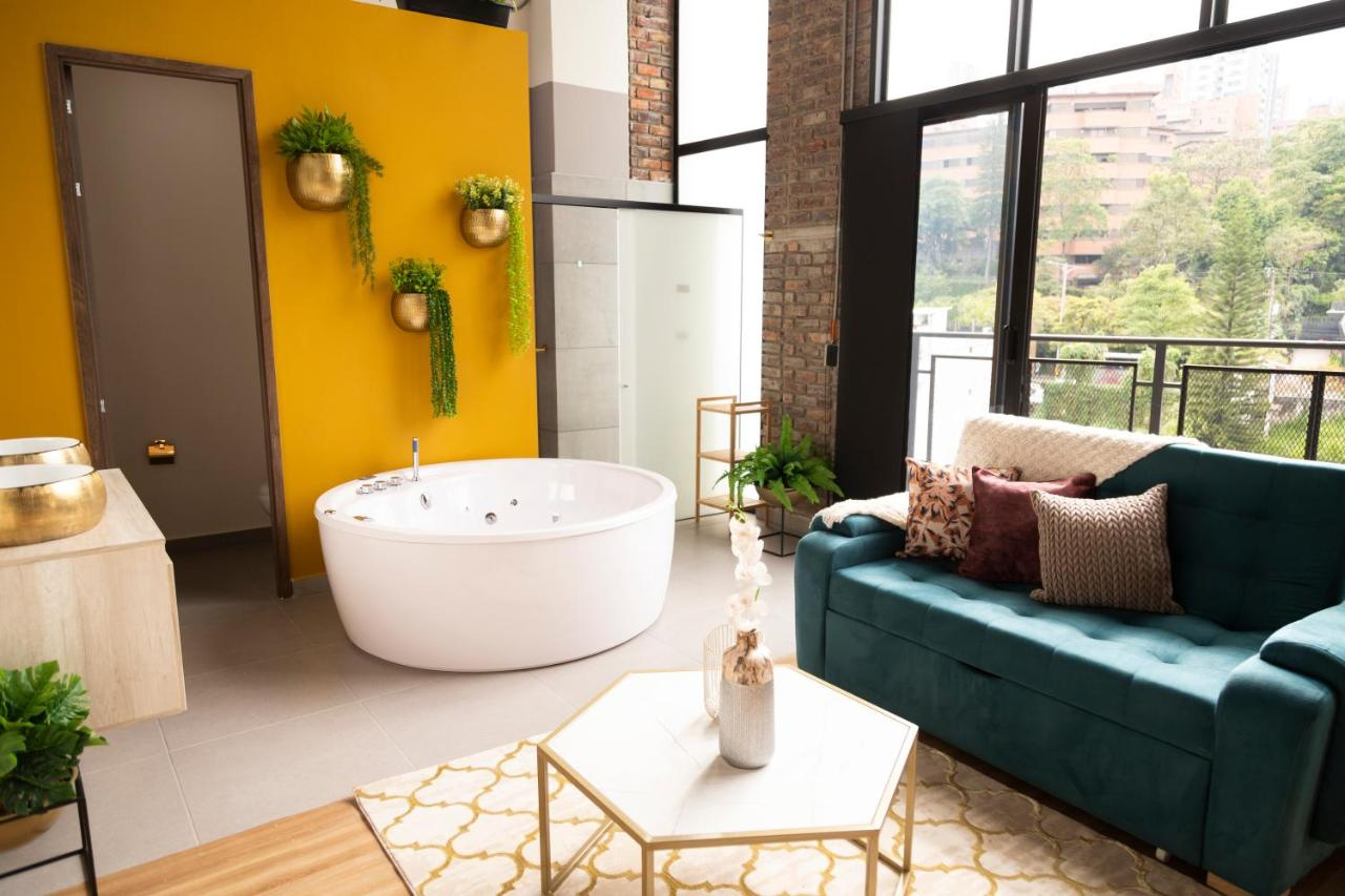Photo - Royal Living