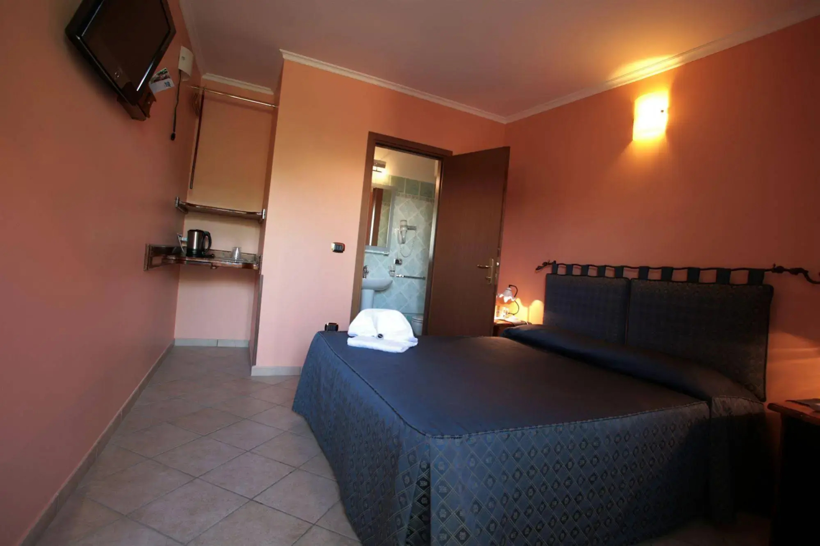 Photo - Airport Hotel