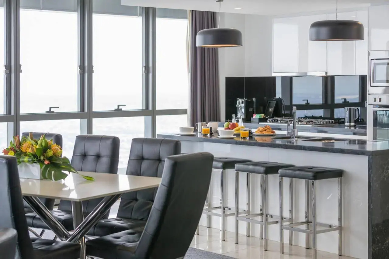 Photo - Meriton Suites Herschel Street, Brisbane