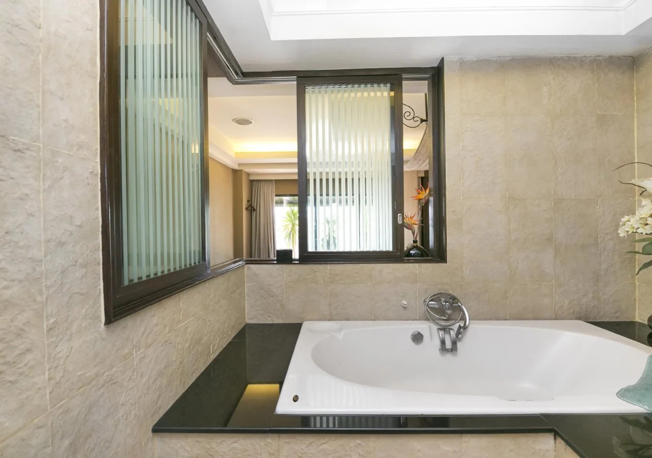 Photo - Twin Towers Hotel