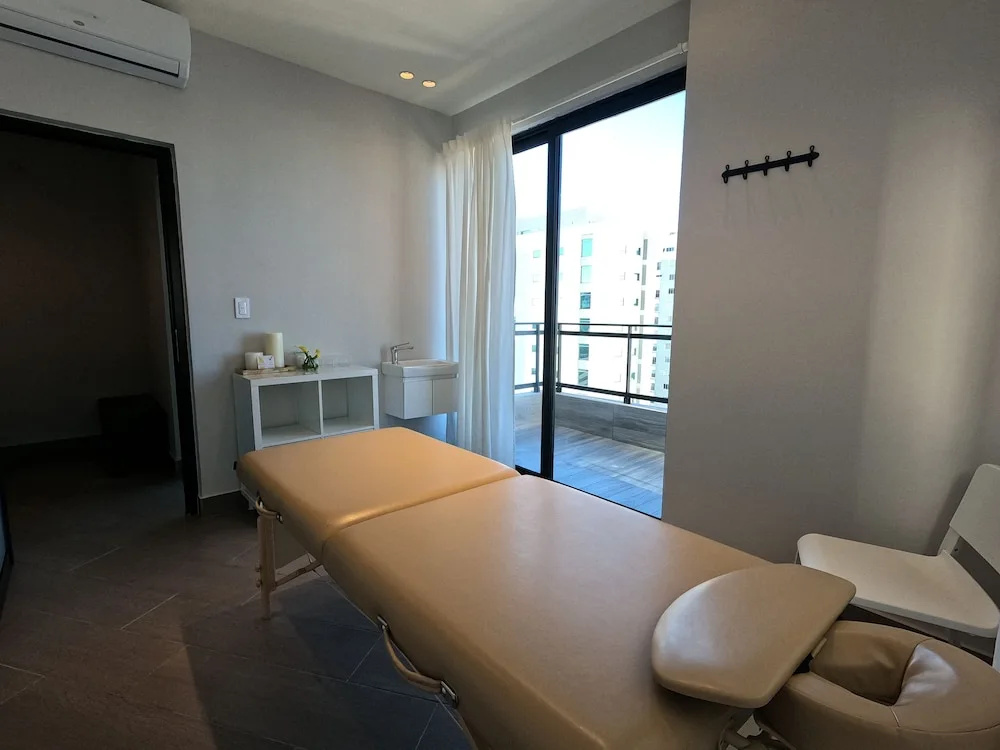 Photo - Regatta Living Hotel