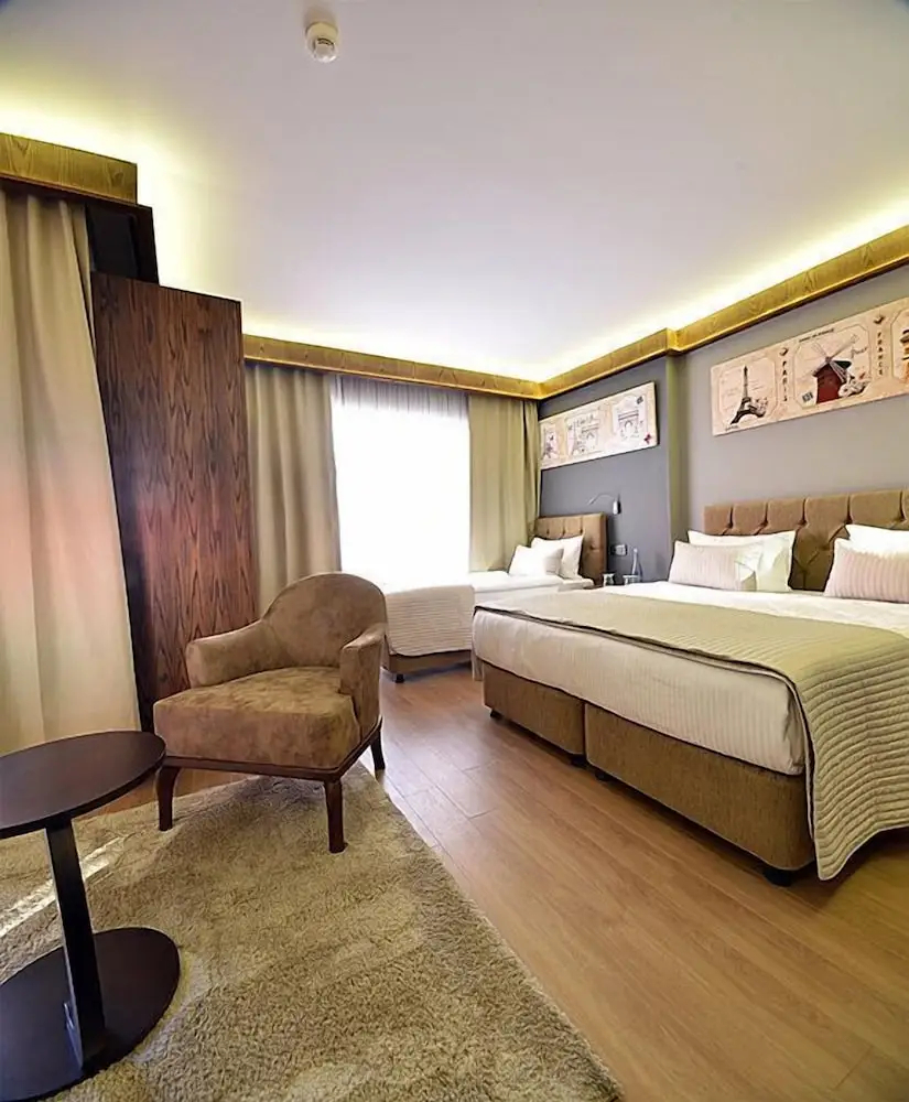 Photo - The Elegant Hotel