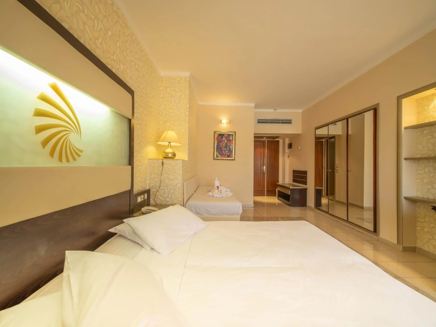 Photo - Sunshine Rhodes