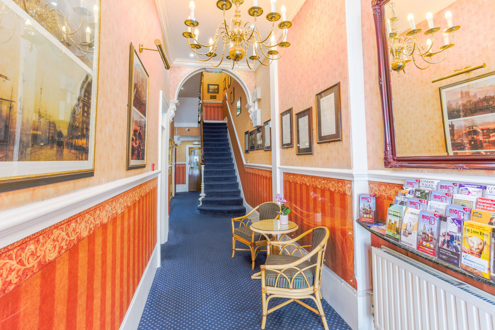 Photo - London Town Hotel