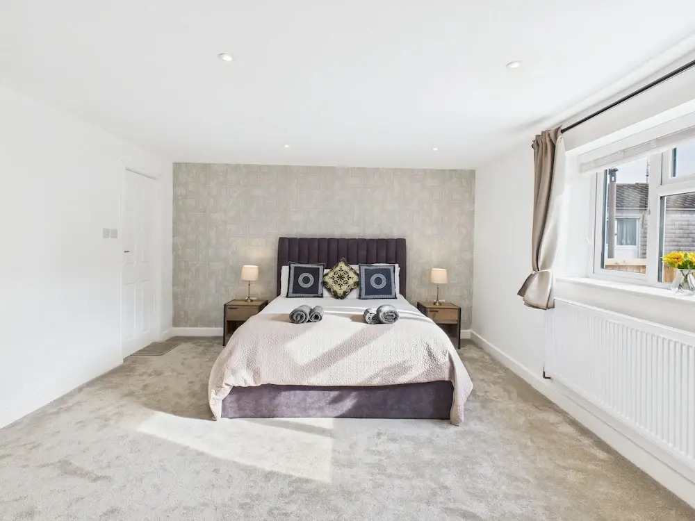 Foto - Modern Guest Room in West Midlands with Private Entrance
