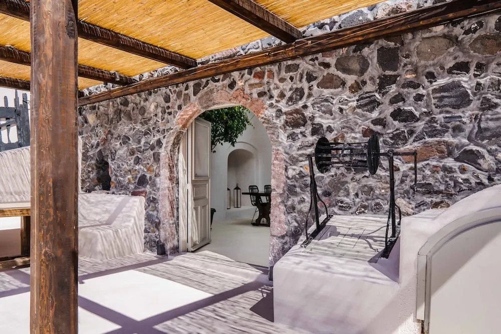 Foto - Phaos 1870, A restored Winery