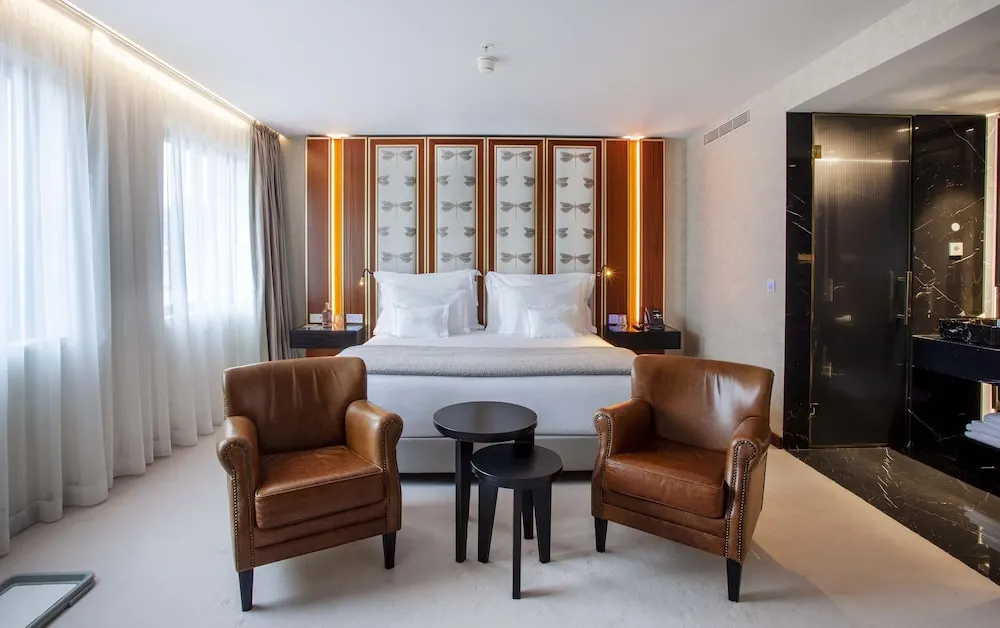 Photo - Wine & Books Porto Hotel - Small Luxury Hotels Of The World