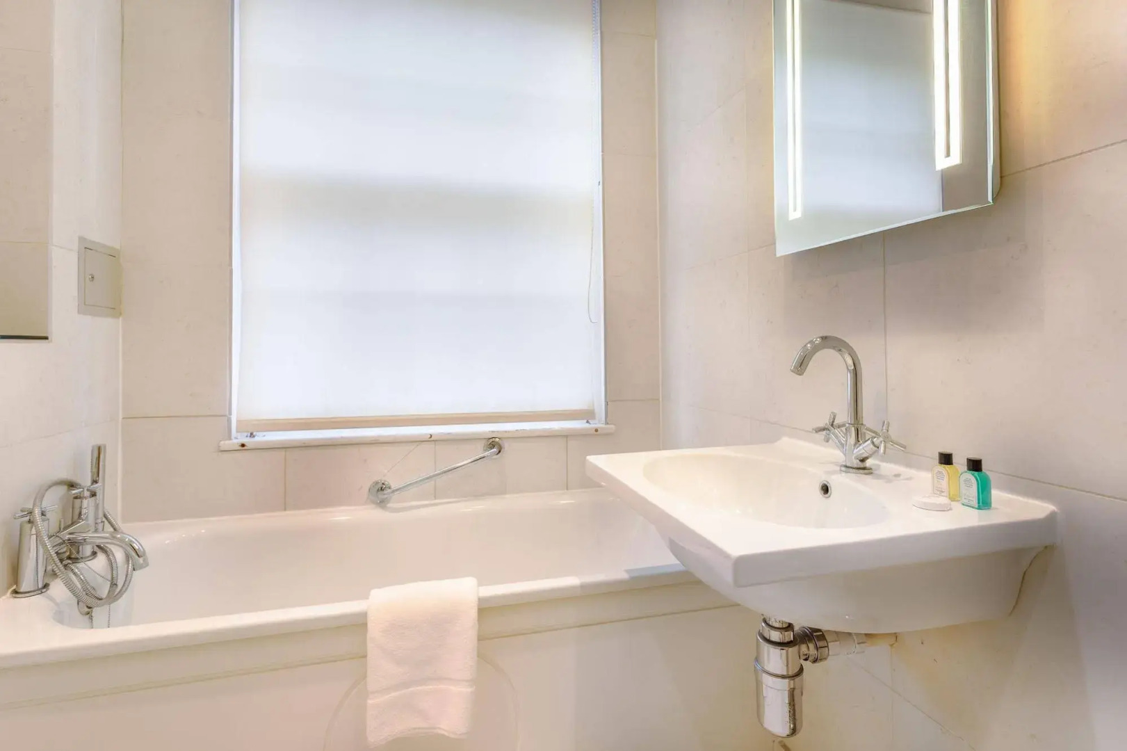 Photo - The Tophams Hotel