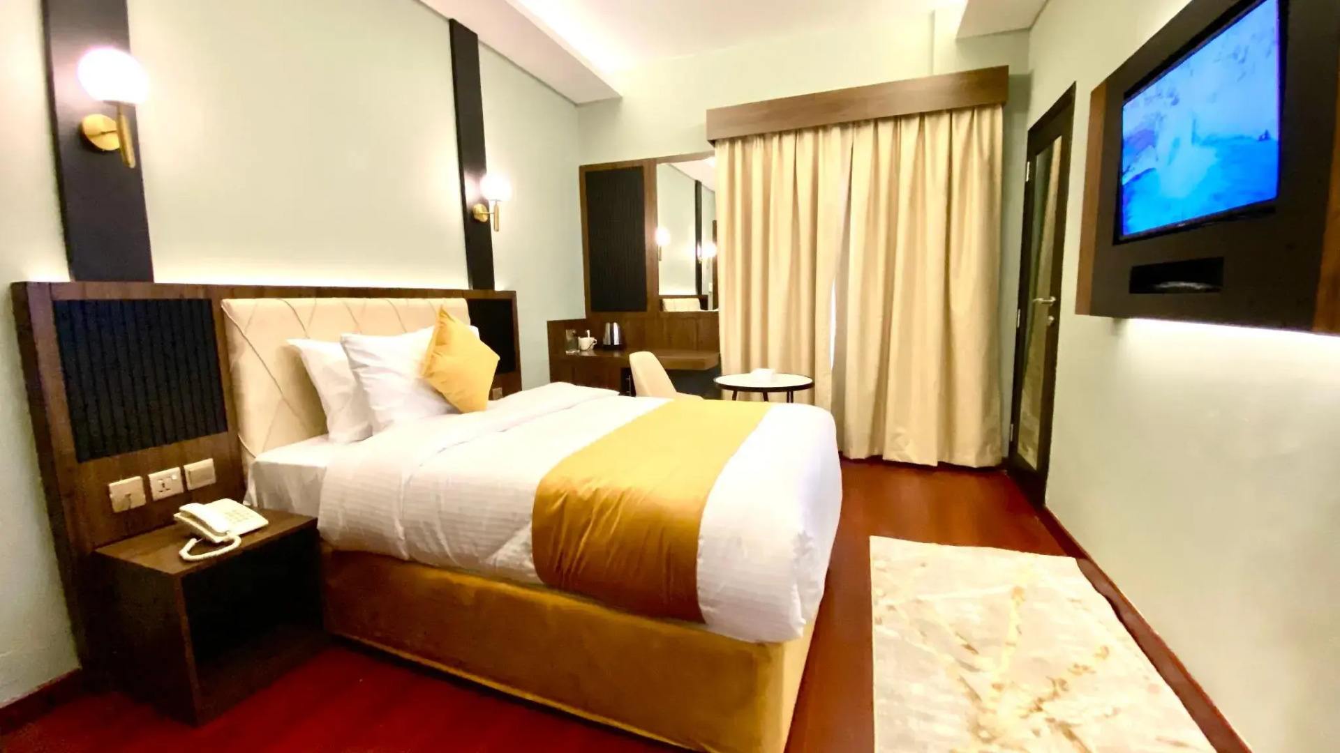 Photo - Concorde Inn Hotel