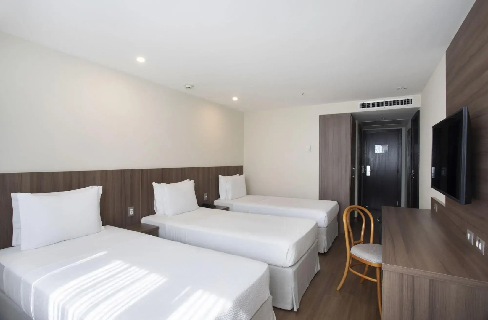 Photo - Windsor Tower Hotel