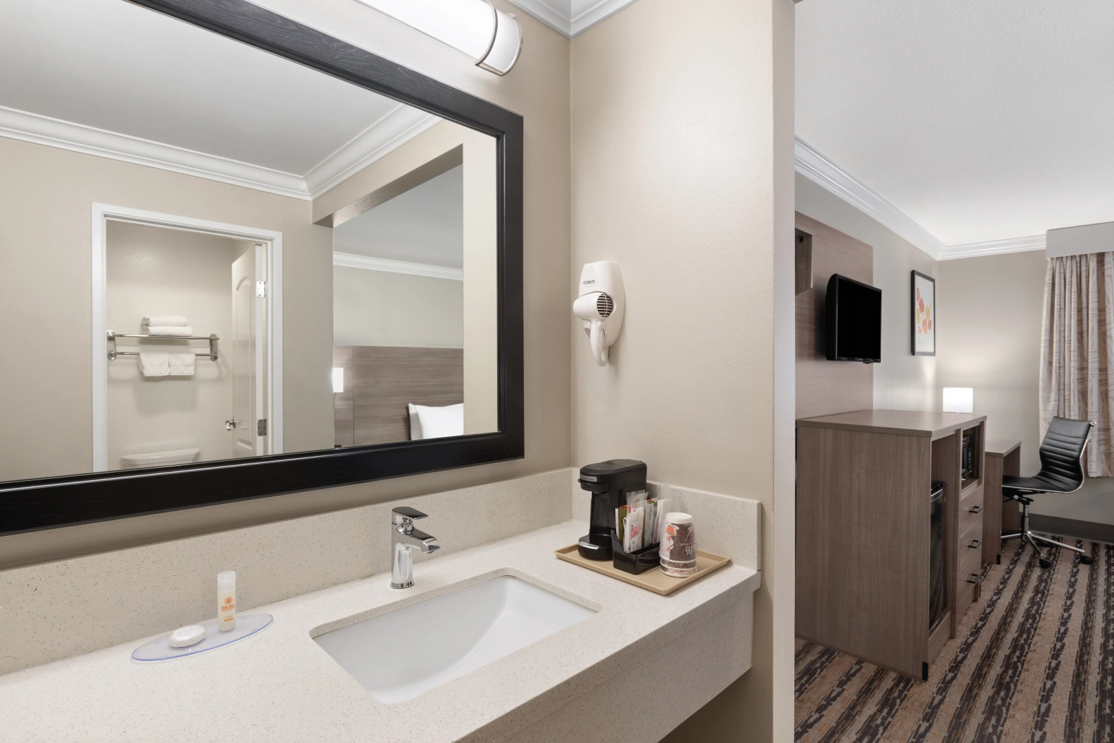 Foto - Solara Inn and Suites