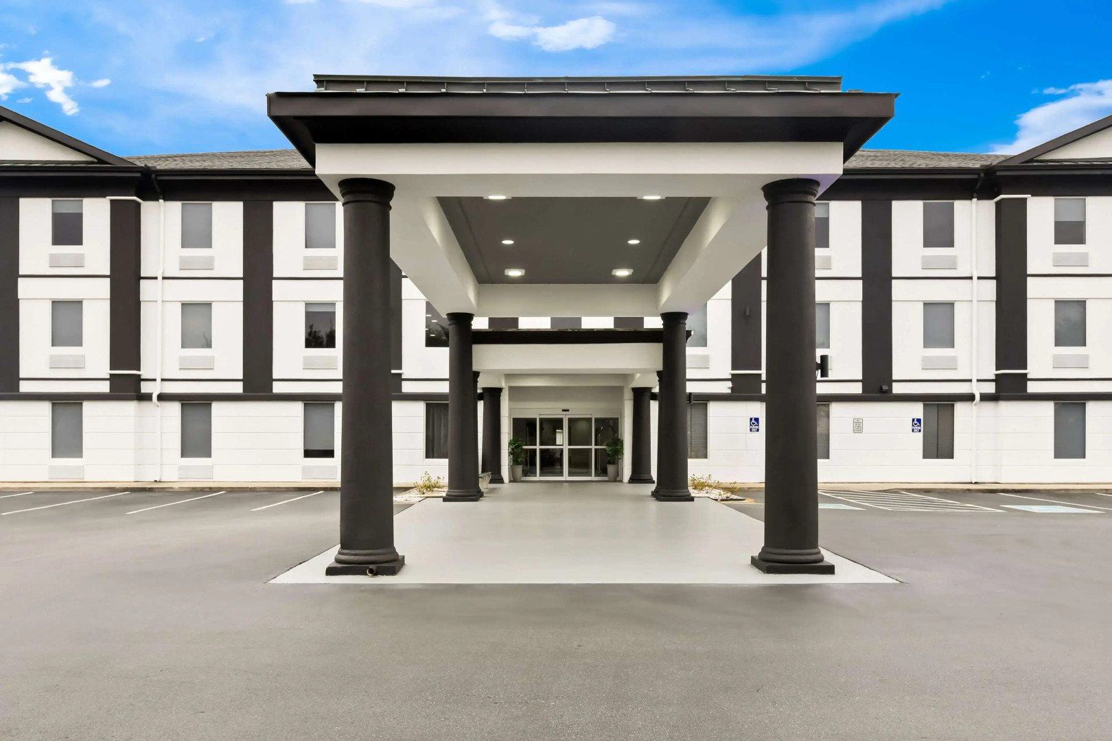 Photo - Sonesta Essential Savannah