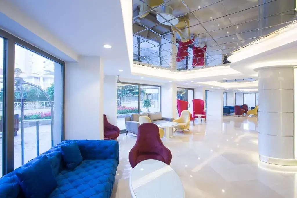 Photo - Falcon Hotel