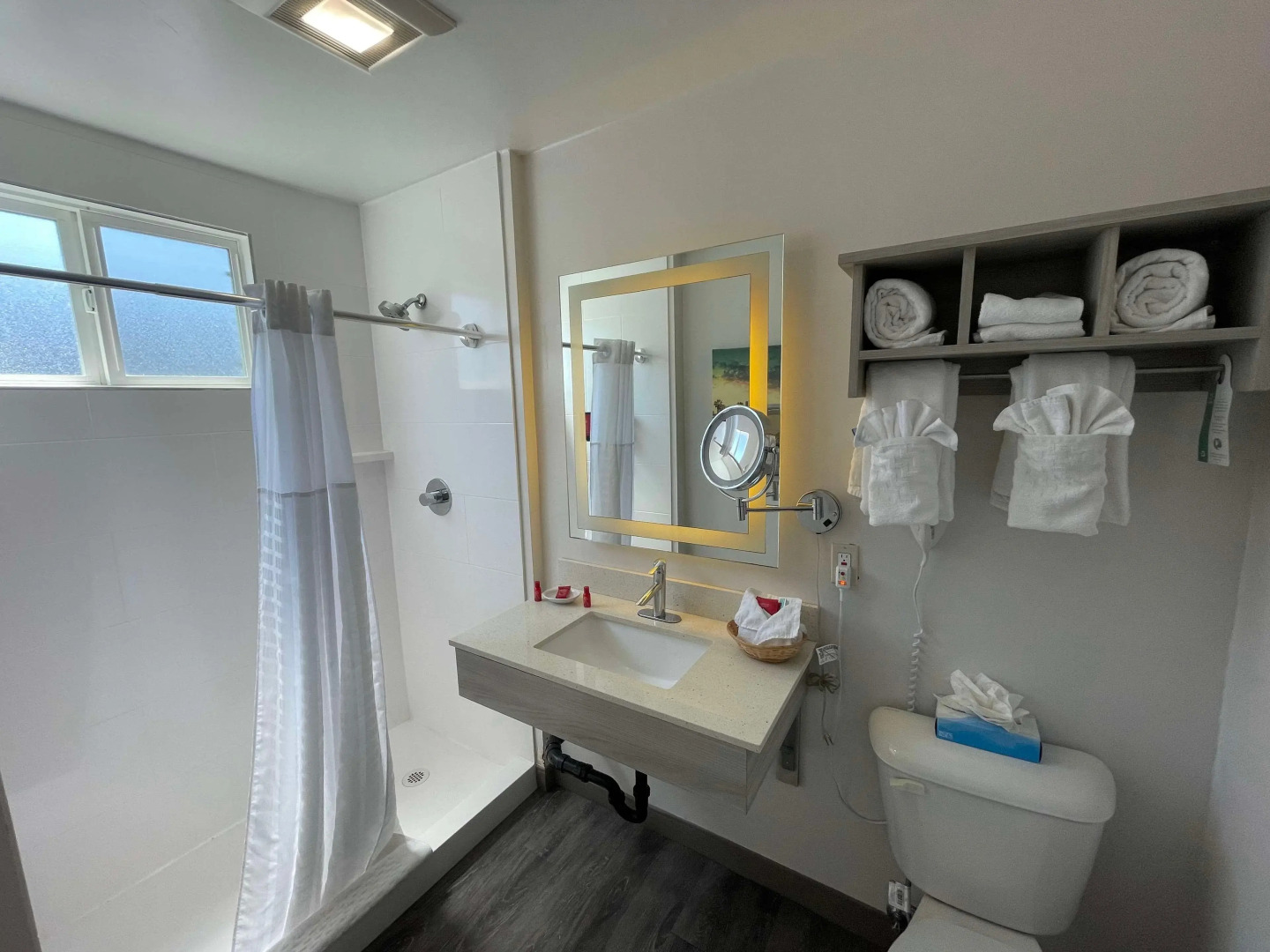 Photo - SureStay Hotel by Best Western Santa Monica