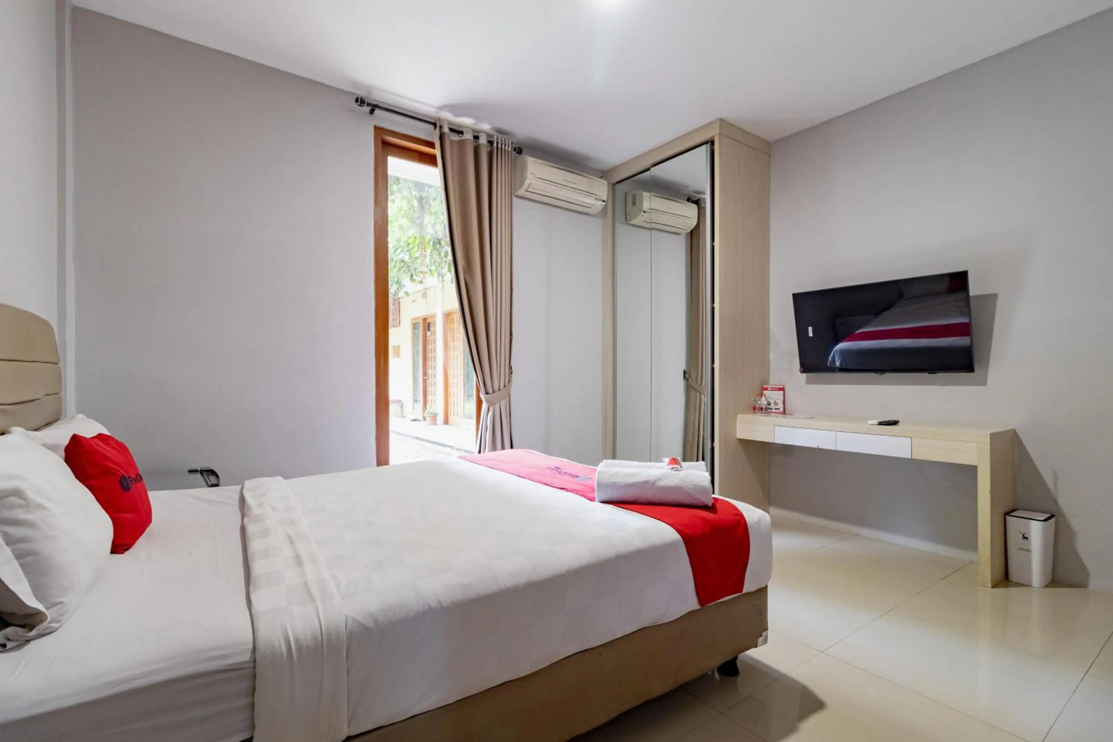 Foto - RedDoorz Plus near Cilandak Town Square 2