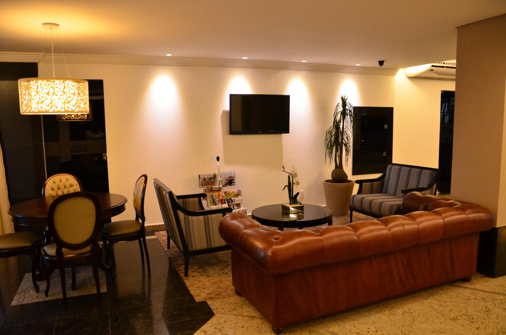 Photo - Laguna Plaza Hotel