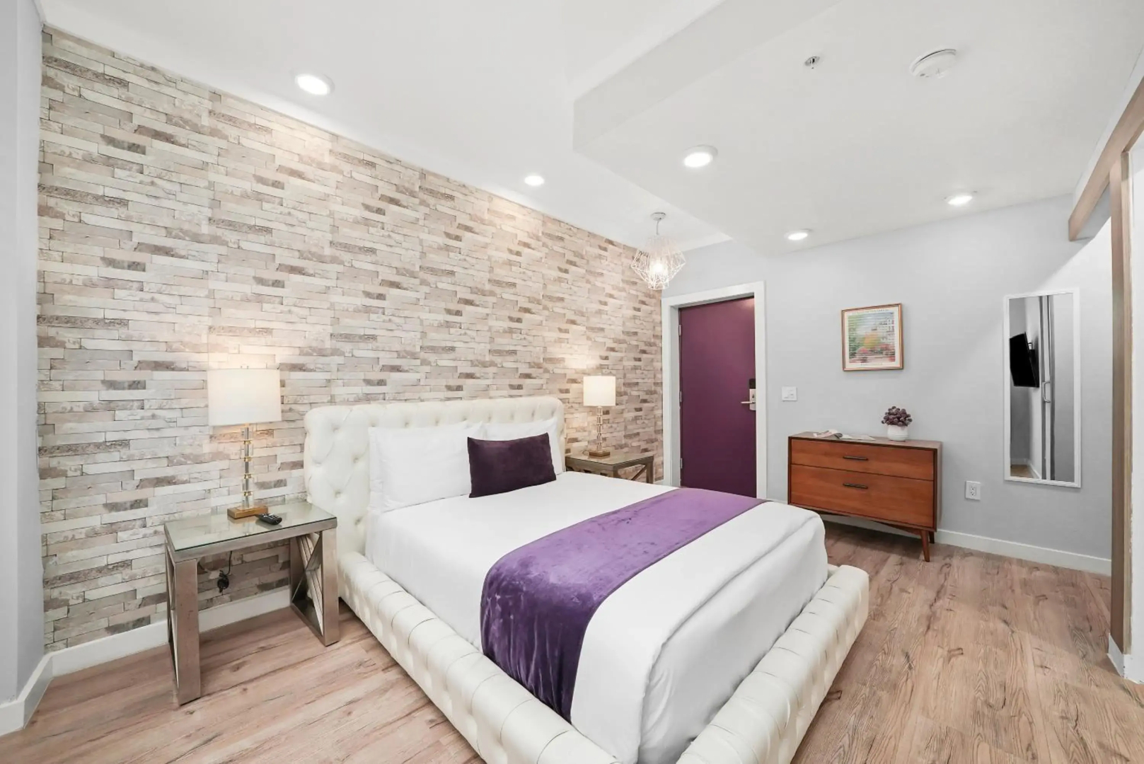 Photo - Shelley Hotel