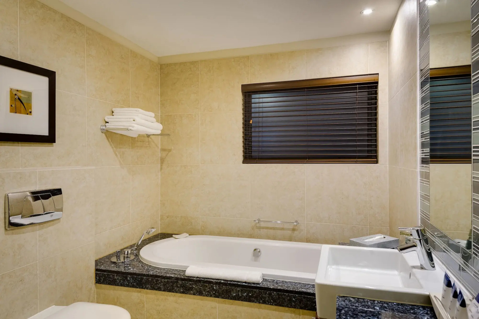 Photo - Protea Hotel by Marriott Cape Town North Wharf