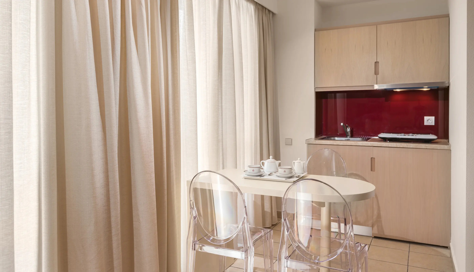 Photo - Alexandra Hotel