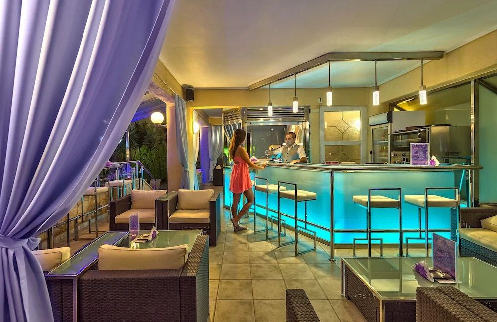 Photo - Castle Suites Hotel