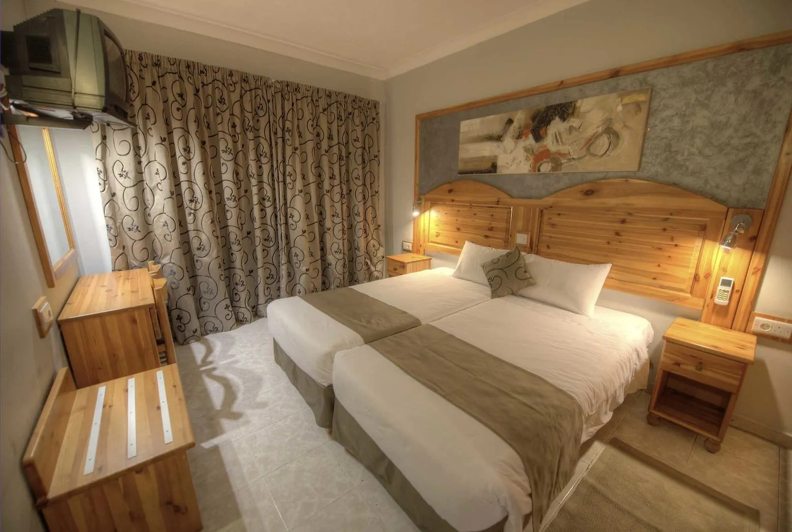 Photo - Alexandra Hotel