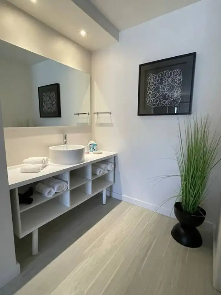 Photo - Newly Room in cozy hotel with Super location to the Parks