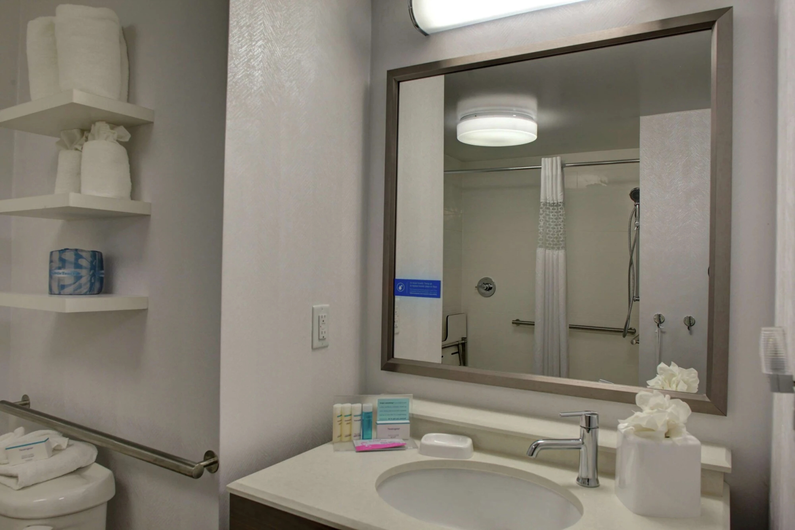 Photo - Hampton Inn & Suites at Lake Mary Colonial Townpark