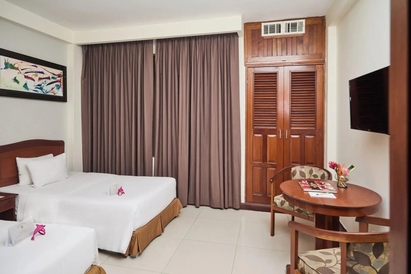 Photo - El Dorado Classic Hotel