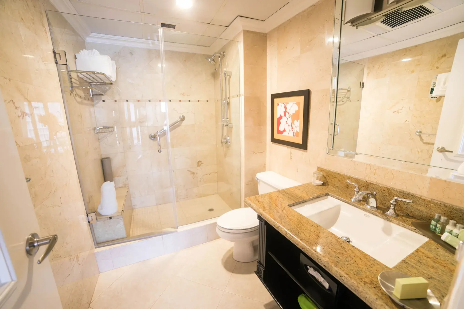 Foto - The Courtleigh Hotel and Suites