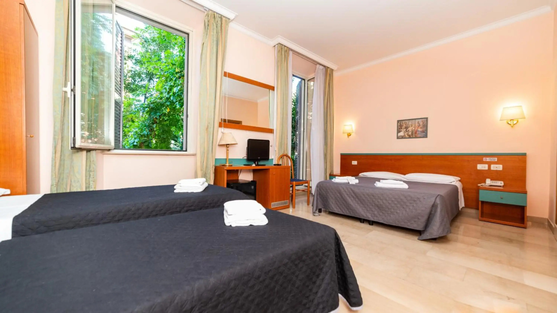 Photo - Hotel Center 2