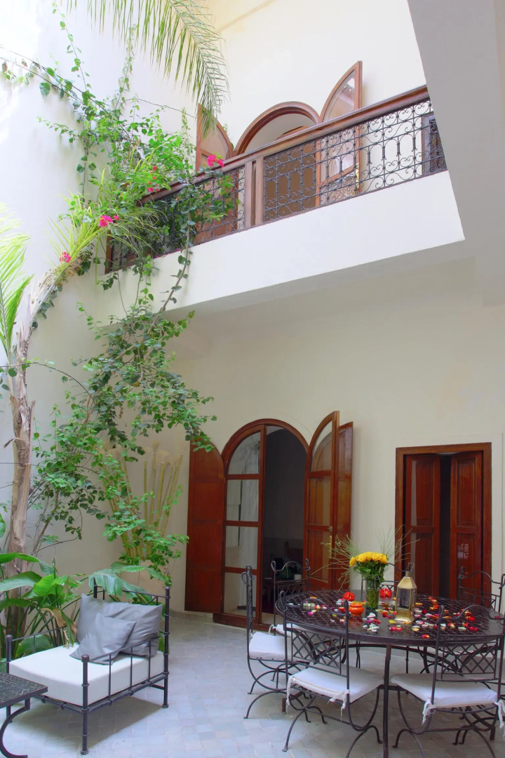 Photo - Riad white flowers