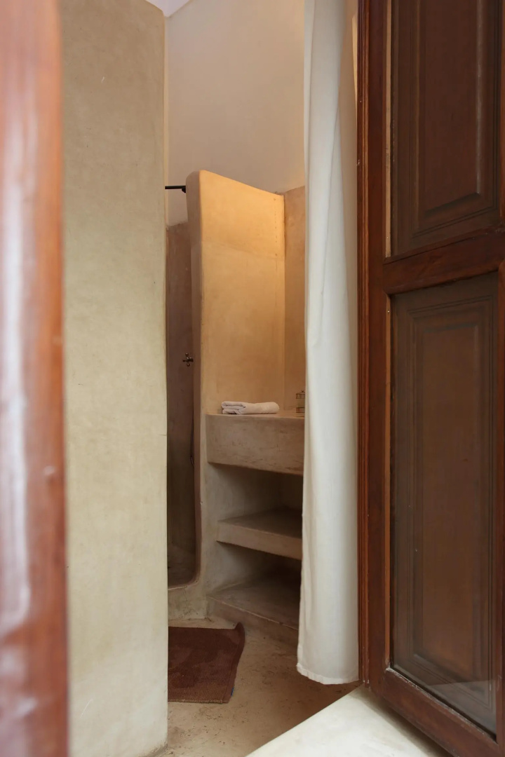 Photo - Riad white flowers