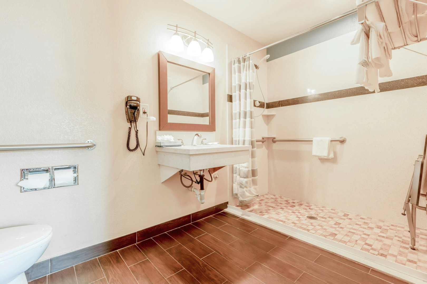 Photo - Hotel Avenida - Oceanside Camp Pendleton