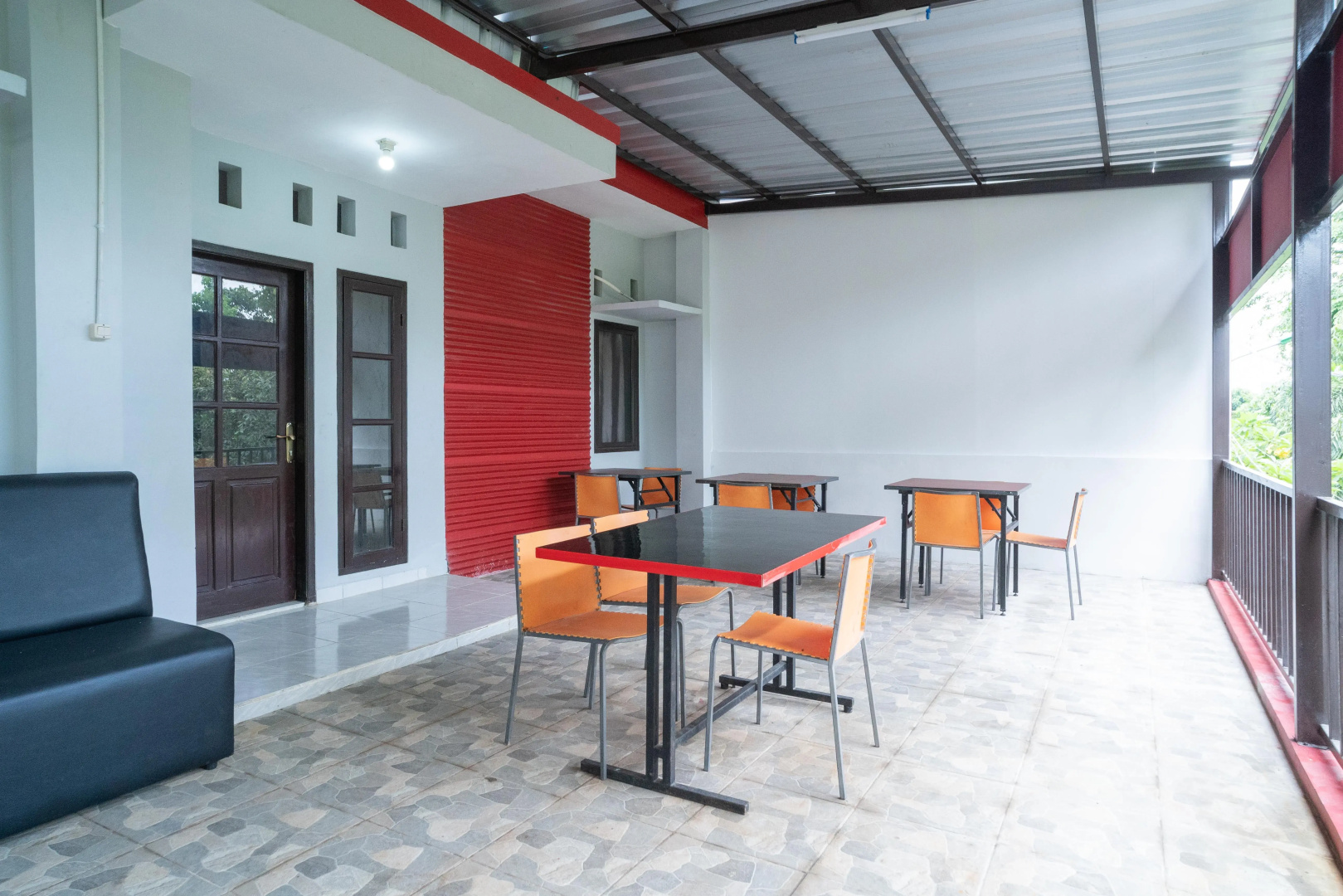 Foto - RedDoorz Plus near ITC Cempaka Mas 2