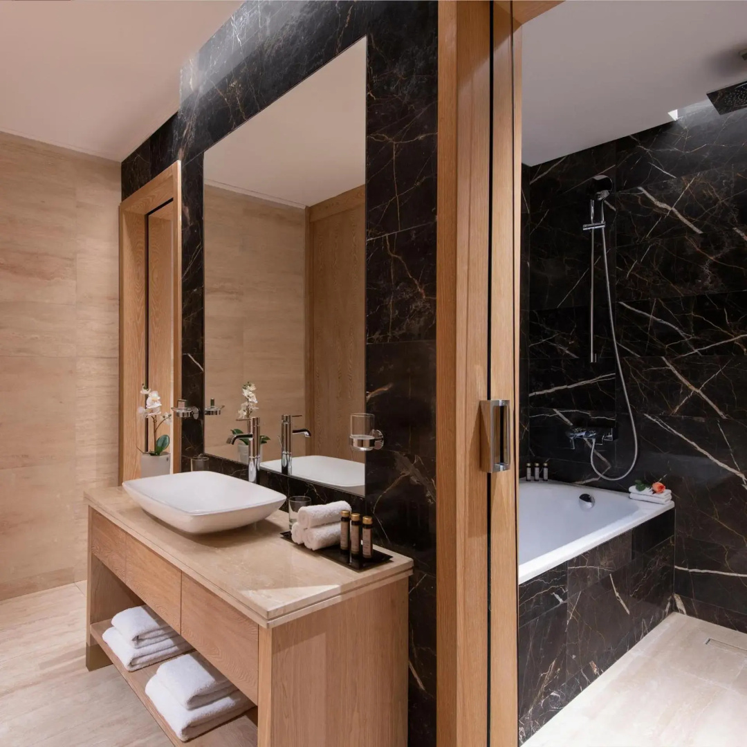 Photo - The Bentley Luxury Hotel and Suites