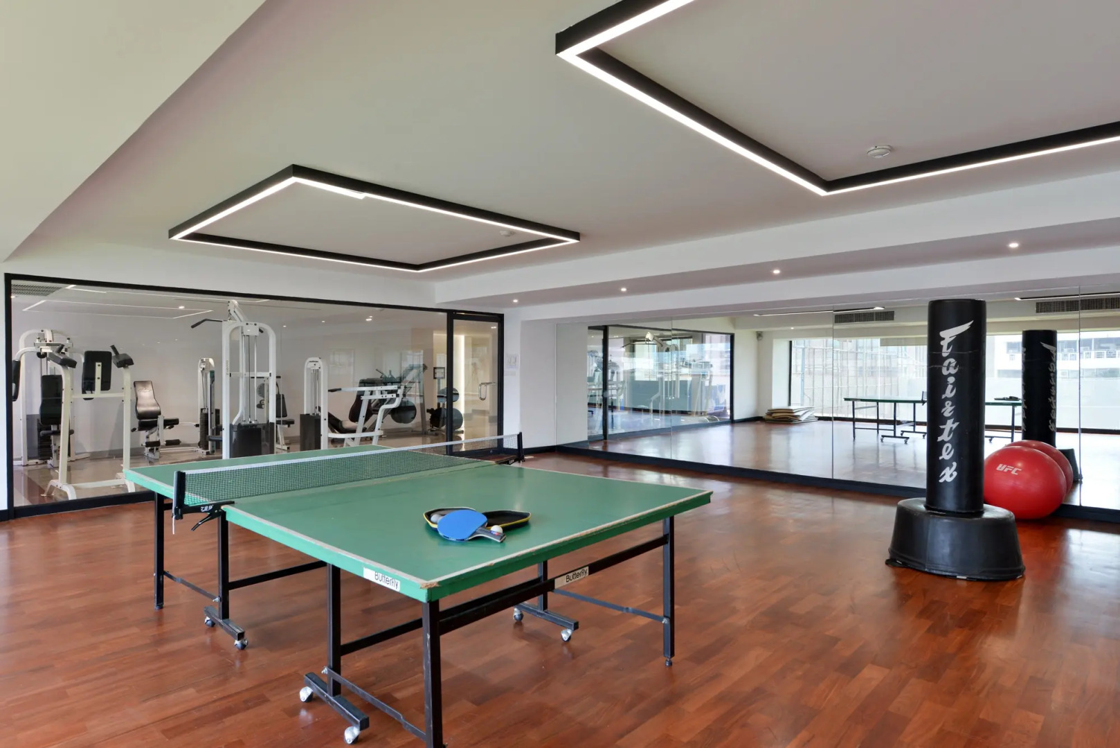 Photo - Twin Towers Hotel