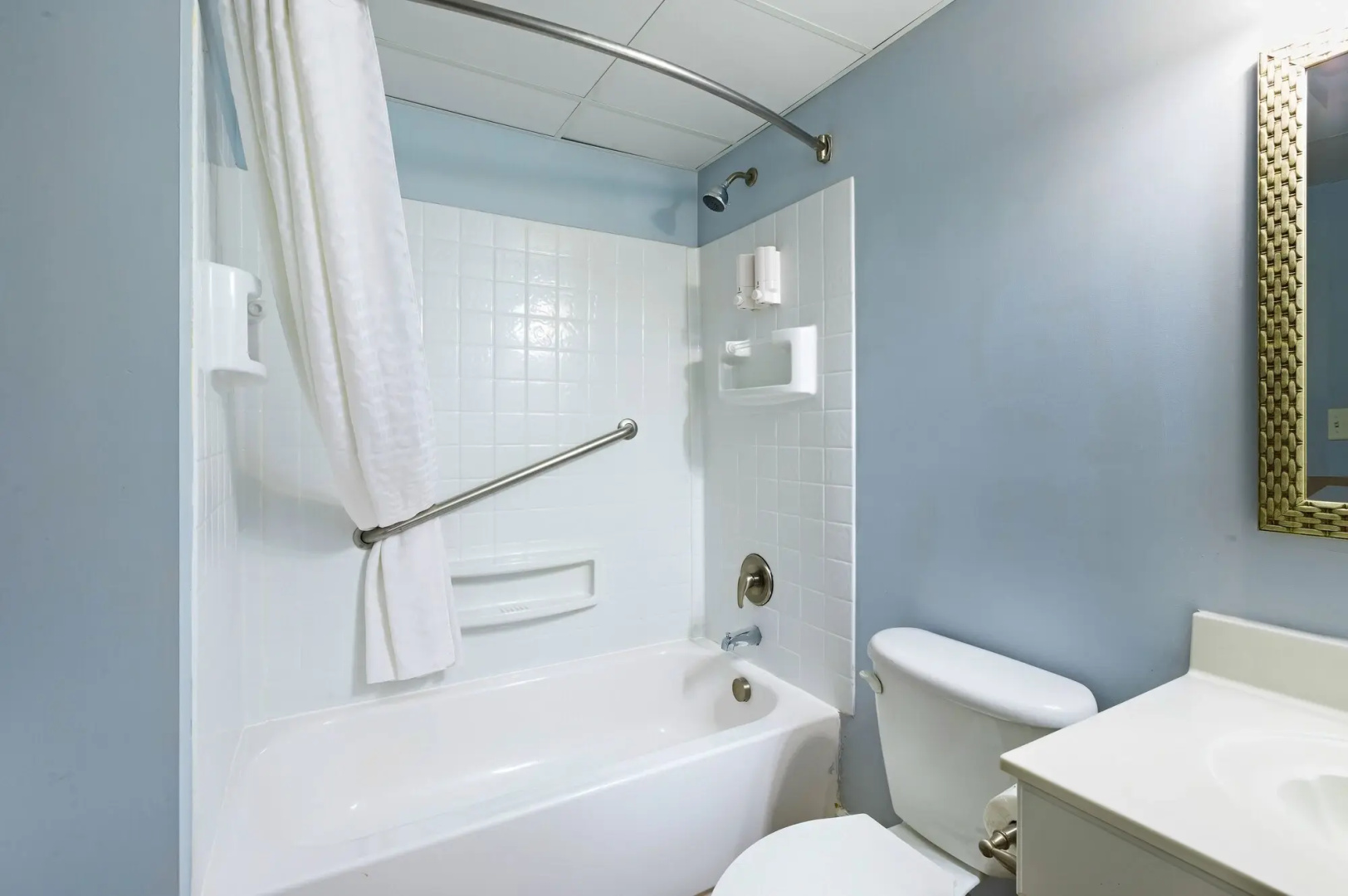 Photo - The Atrium Resort, Virginia Beach by Vacatia