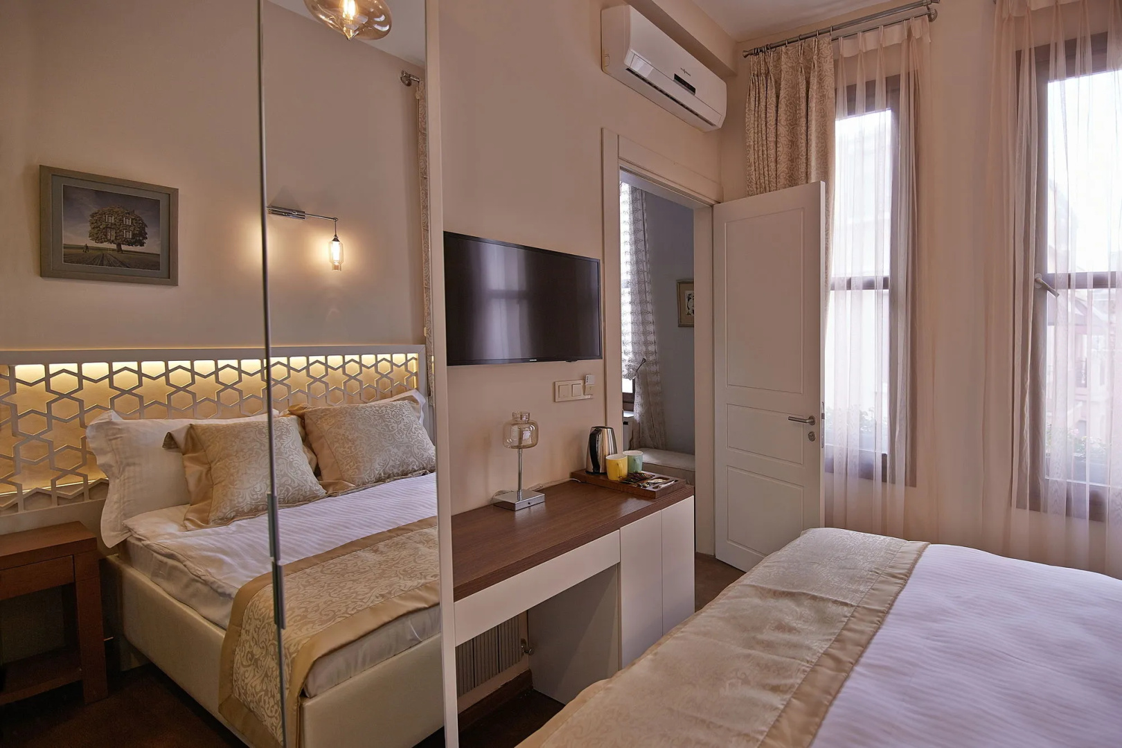 Photo - Arart Hotel