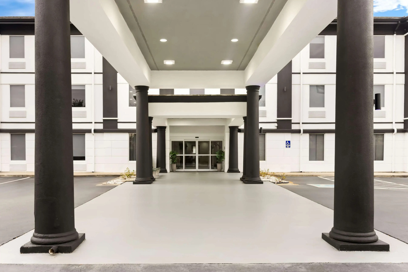 Photo - Sonesta Essential Savannah