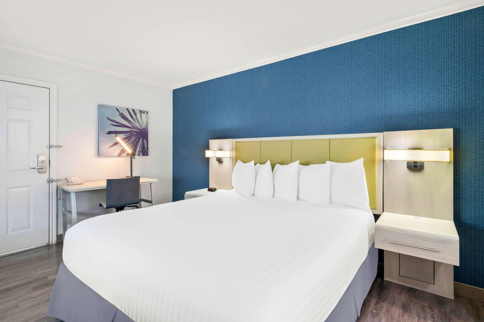 Photo - SureStay Hotel by Best Western Santa Monica