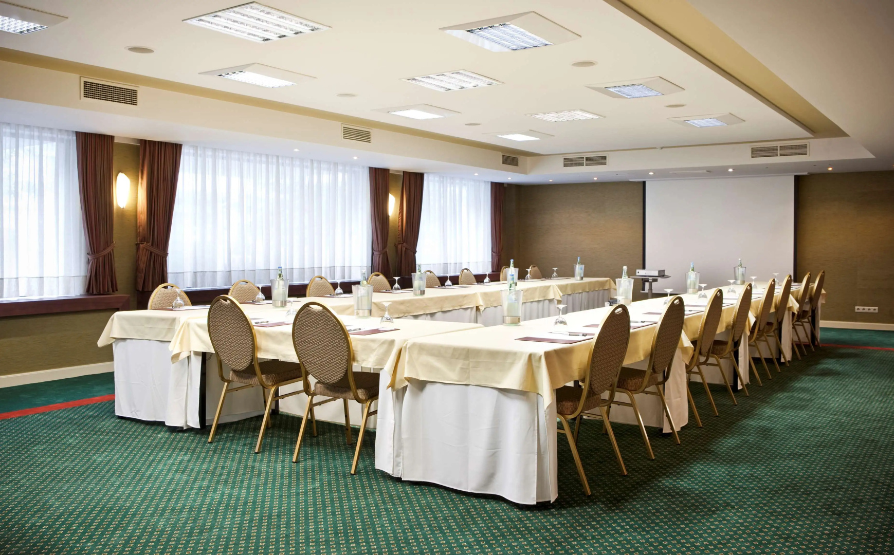 Photo - Hyllit Hotel