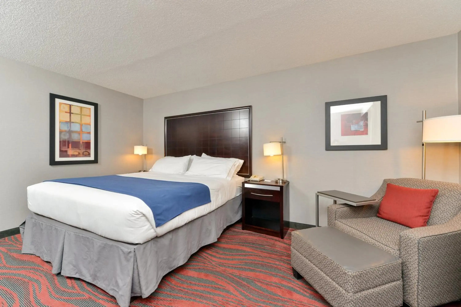 Photo - Comfort Suites At Plaza Mall