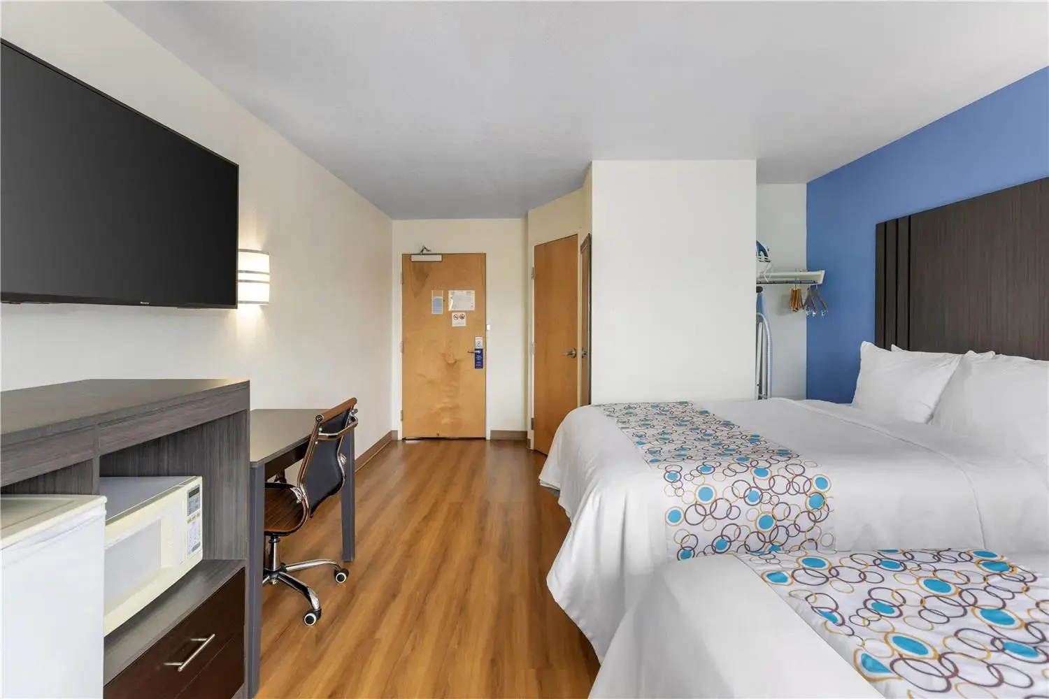 Photo - SureStay Plus By Best Western Niagara Falls East
