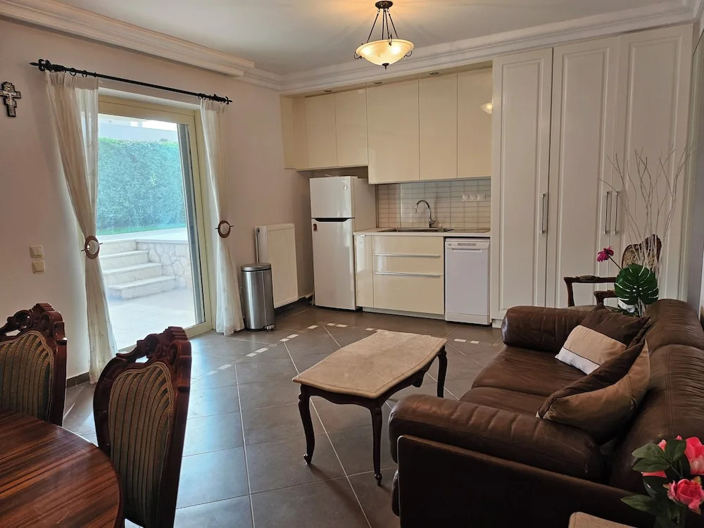 Room-guest Apartment Within a Villa in L