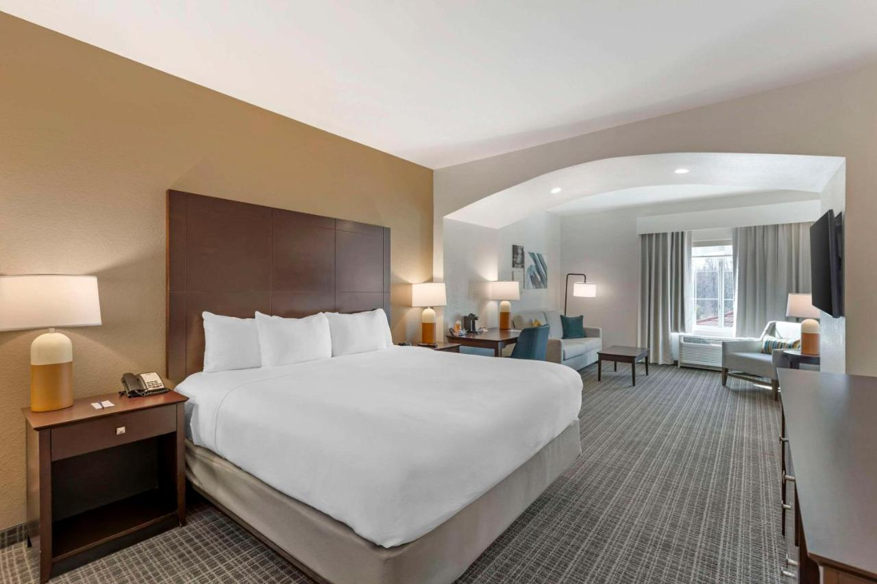 Photo - Comfort Inn & Suites Verona at Turning Stone Resort Casino