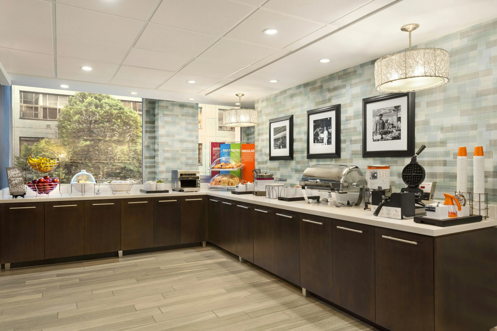 Photo - Hampton Inn and Suites by Hilton, Downtown Vancouver
